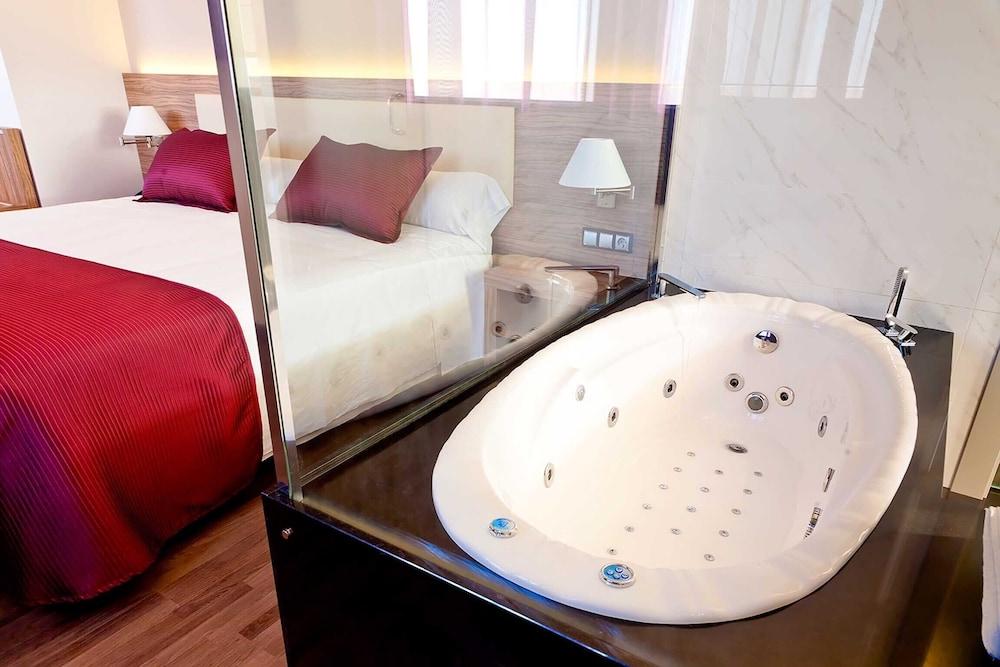 טורבייחה Dna Monse Hotel Spa & Golf מראה חיצוני תמונה